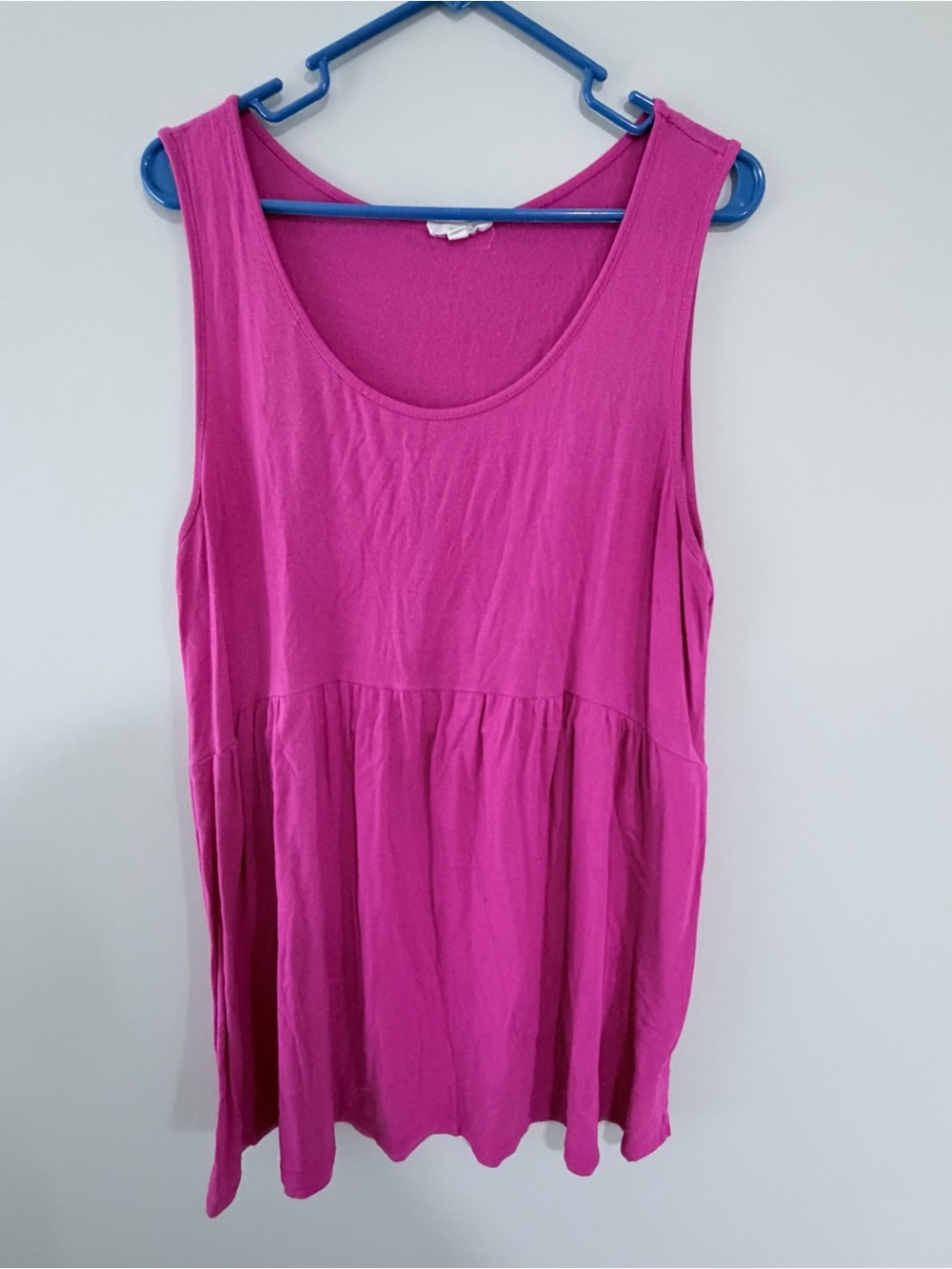 Sleeveless Magenta Scoop-Neck Tunic Tank